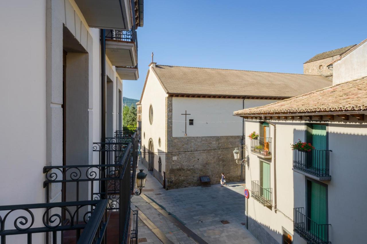Apartament Otal Urban De "Casa Otal" Jaca Zewnętrze zdjęcie